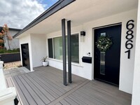 Building Photo - Beautiful, Modern, Upgraded 3 Bedroom 3 Ba...