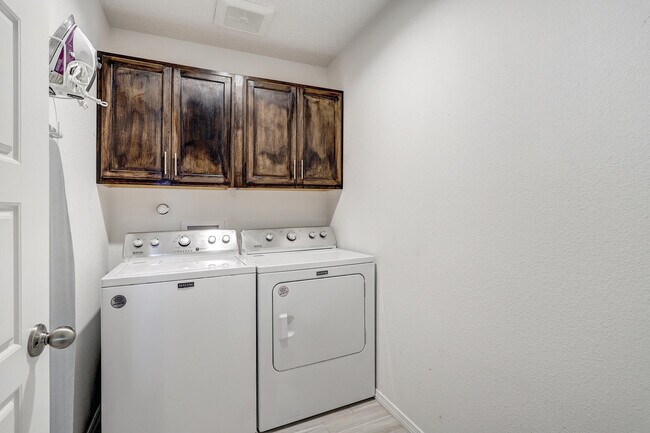 Building Photo - 3202 Tazanita Lp SE