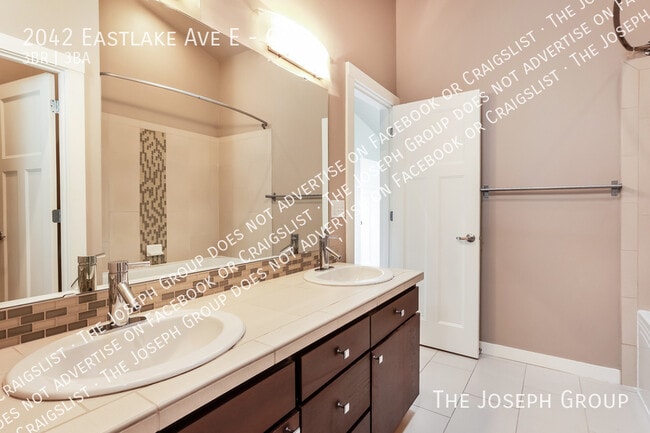 Building Photo - 2042 Eastlake Ave E