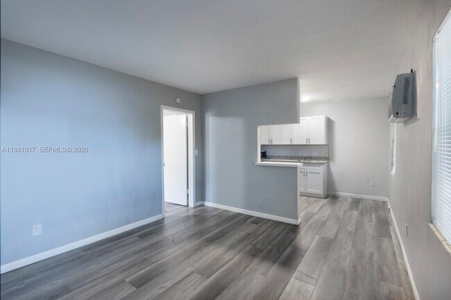 Building Photo - 101 SW 24th Ave