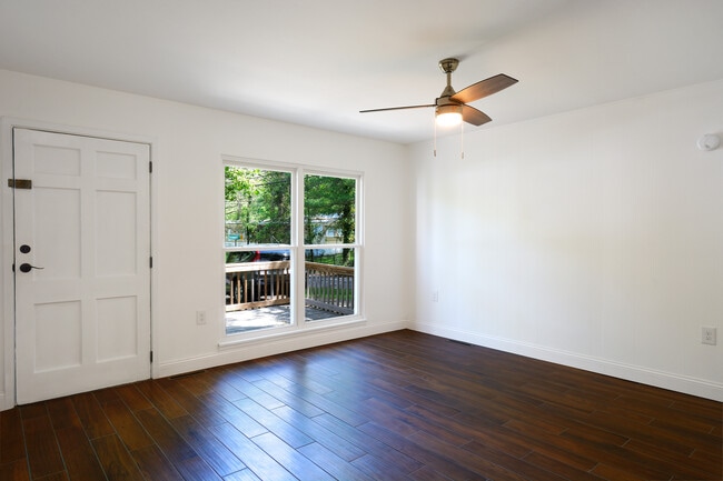 Building Photo - 6 Dogwood Ct