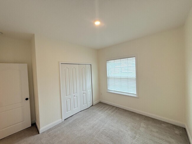Building Photo - 32 Olivine Ct