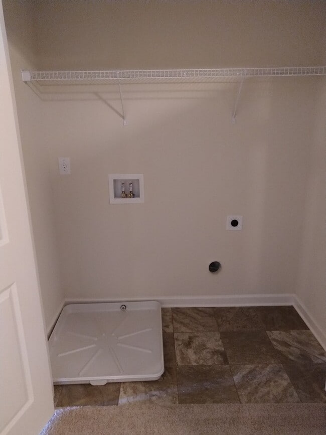 Building Photo - 3 bed/ 2.5 bath!!!