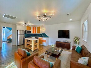 Building Photo - Pet-Friendly 1-Bedroom Apartment in Downtown Rogers –  Move-In Special!