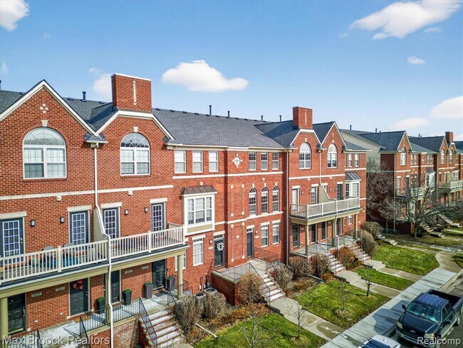 Building Photo - 3255 Camden Dr