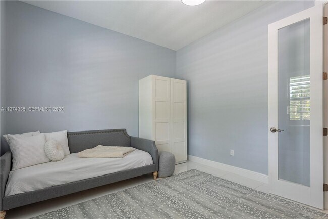 Building Photo - 8555 E Baypoint Cir