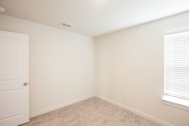 Building Photo - 514 Weller Rd