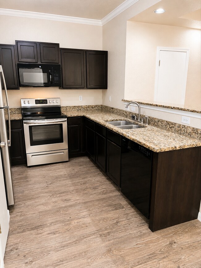 Building Photo - Wurzbach Meadows Town Home