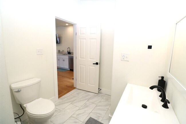 Building Photo - 5506 Avenue Q