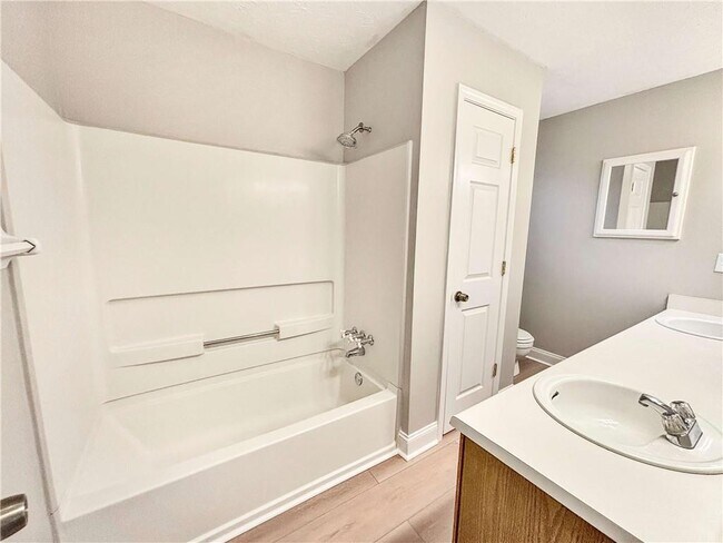 Building Photo - 5907 Brookside Dr SE