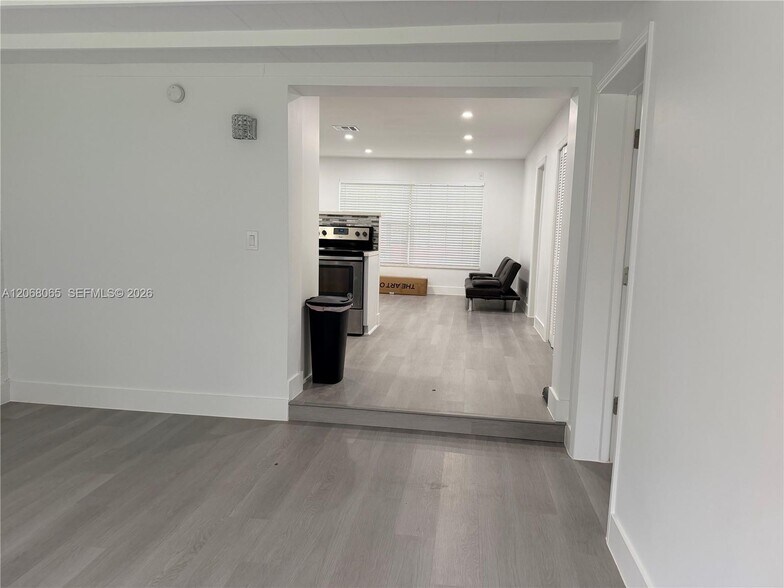 Building Photo - 650 SW 55th Ave