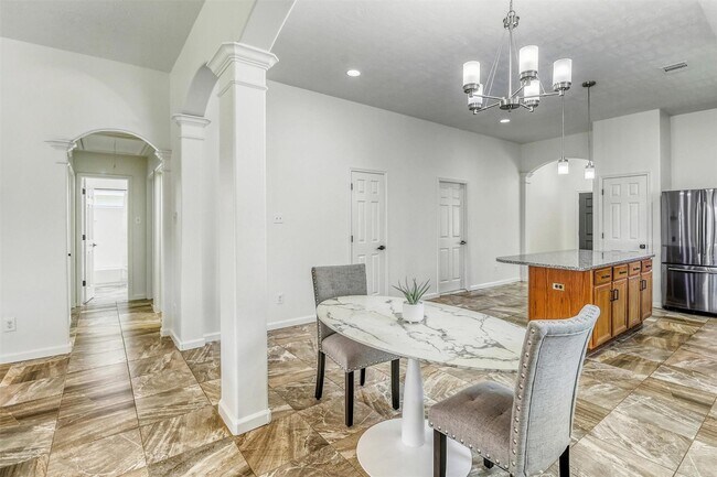 Building Photo - 6015 Wildbriar Ln