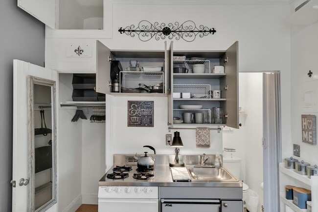 Building Photo - 290 Commonwealth Ave