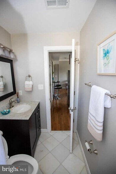 Building Photo - 2 17th St SE