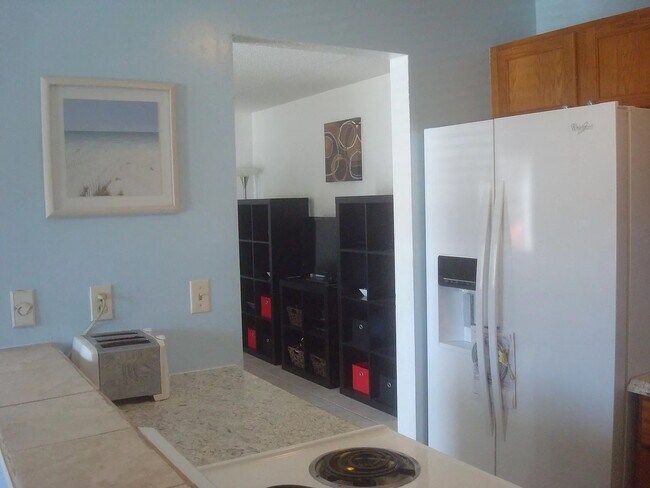 Kitchen - 415 N Halifax Ave