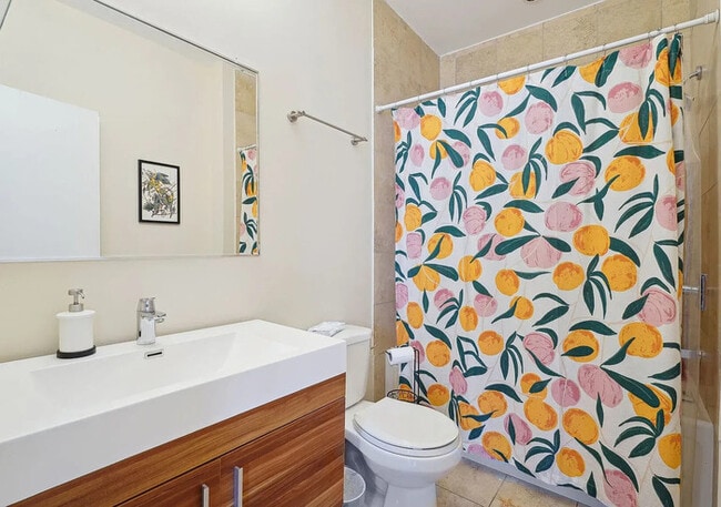 Building Photo - Modern 3BR/3BA Condo with Outdoor Space & ...