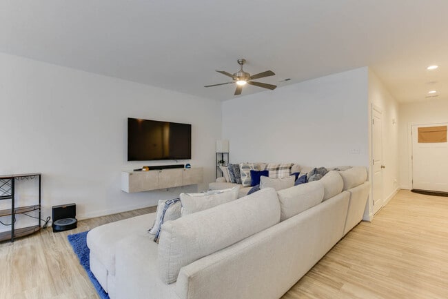Building Photo - 2416 Trafton Pl