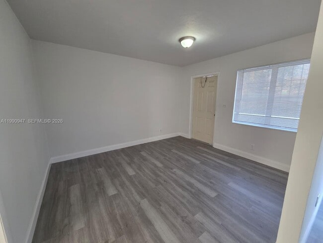 Building Photo - 1628 SW 7th St