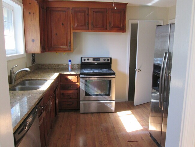 Building Photo - 3914 Longleaf Dr