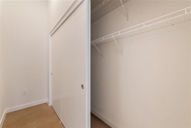 Building Photo - 507 Sabine St