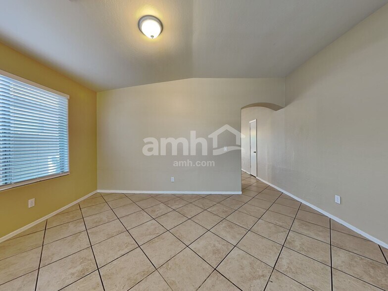Building Photo - 8110 S 48th Ln