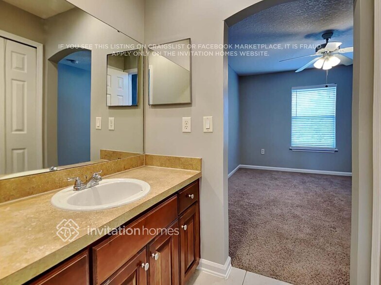 Building Photo - 216 N Hidden Tree Dr