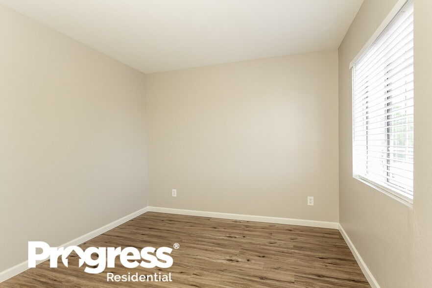 Building Photo - 12602 W Windrose Dr