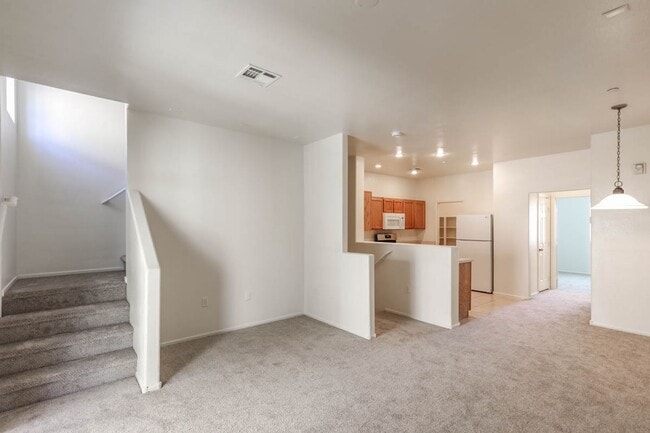 Building Photo - 4 Bed and 4 Bath Townhome In Gated North Las Vegas Community