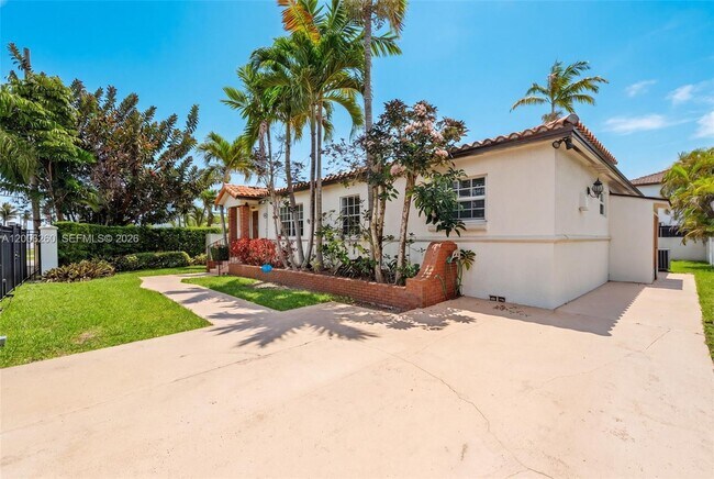 Building Photo - 9000 SW 40th Terrace