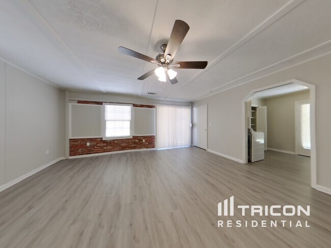 Building Photo - 188 Misty Hollow Way