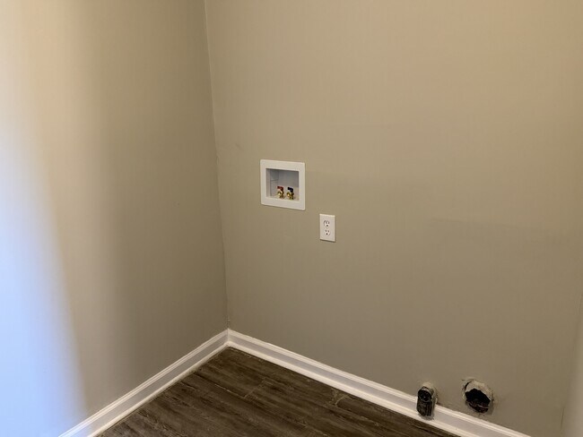 Building Photo - 862 Lyndsi Ln