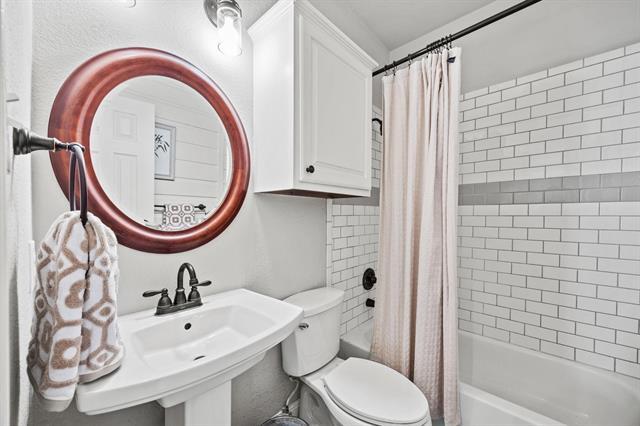 Building Photo - 2713 Creek Crossing Dr