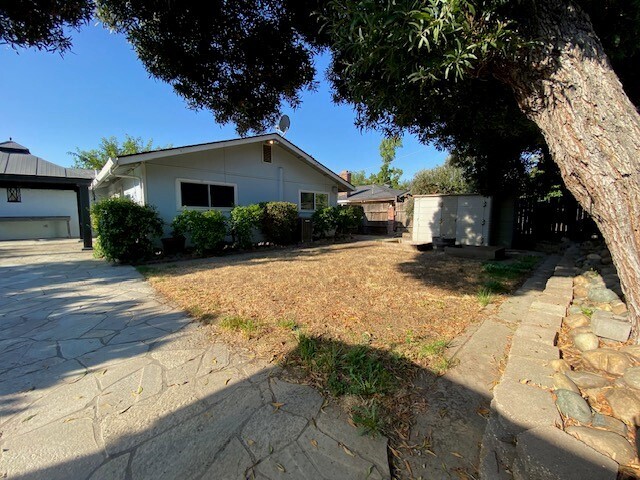 Building Photo - Charming 3-bedroom, 2-bath, 1020 sq. ft. h...