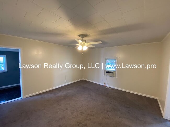 Building Photo - One Level Living with Nice Yard