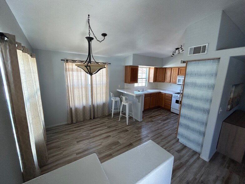 Building Photo - 520 Arrowhead Trl