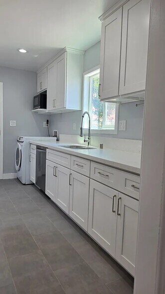 Building Photo - 10603 Bramblebush Ave