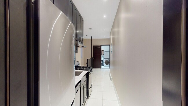 Building Photo - 5 W 101st St