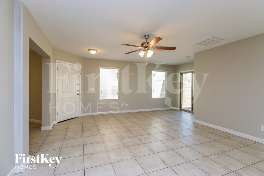 Building Photo - 4604 E Jadeite Dr