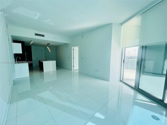 Building Photo - 851 NE 1st Ave