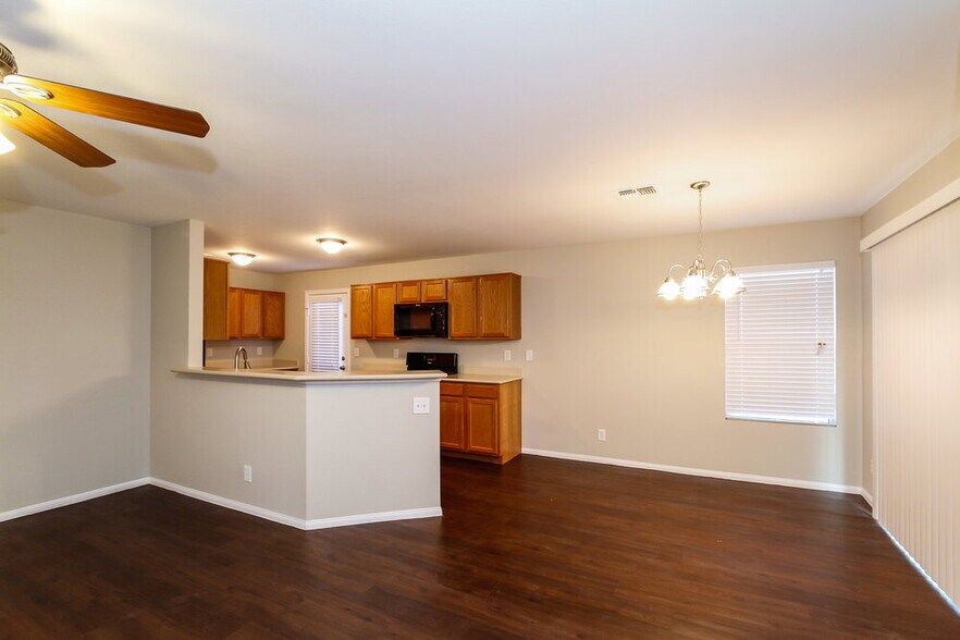 Building Photo - 102 Montclair Dr