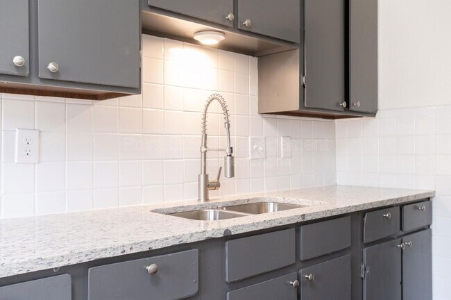 Building Photo - 1301 E Mount Vernon St