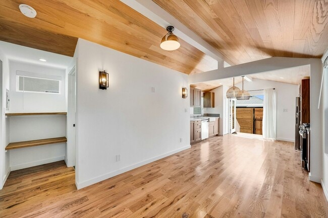 Building Photo - 2320 1/2 Alta Street