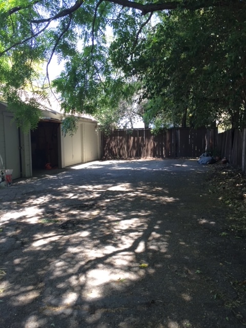 Detached garages - 1066 Sherwood Ave