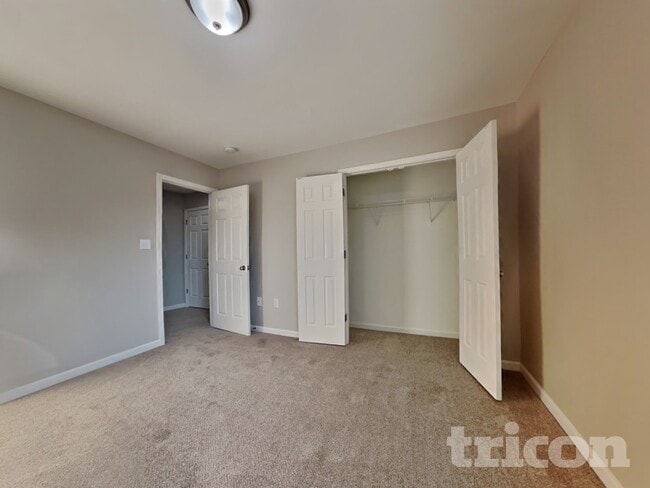 Building Photo - 220 Advance Dr