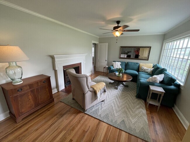 Building Photo - Quaint Swansboro Ranch Home