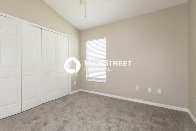 Building Photo - 4 Bedroom Pet-Friendly Home in Ruskin, FL with Main Street Renewal