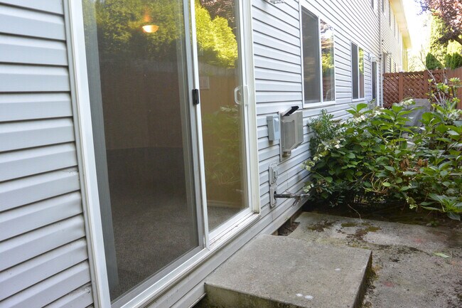 Building Photo - 5546 NE 89th Ave