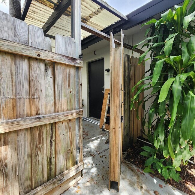 Building Photo - 1940 NE 31st Ct