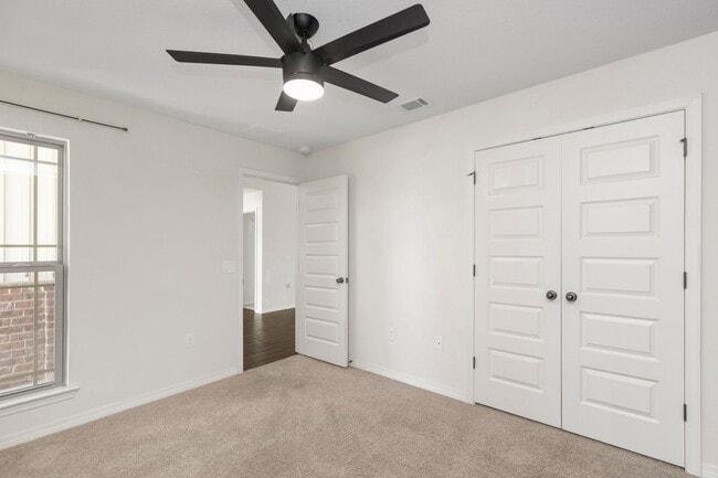 Building Photo - Available March 2nd