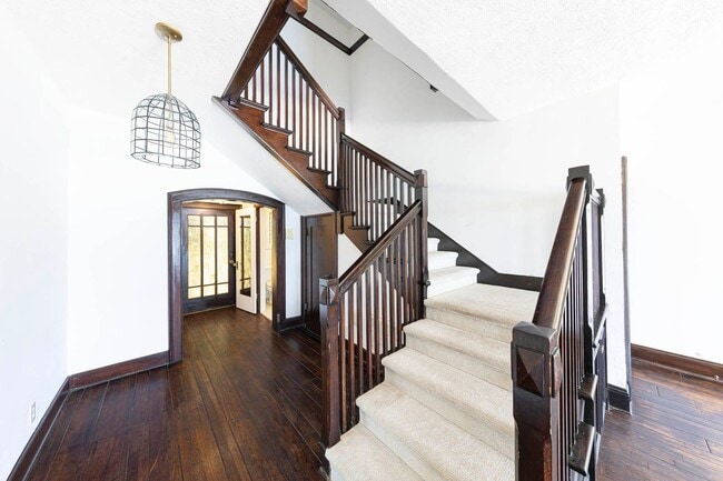 Building Photo - Incredible ocean views and private steps t...